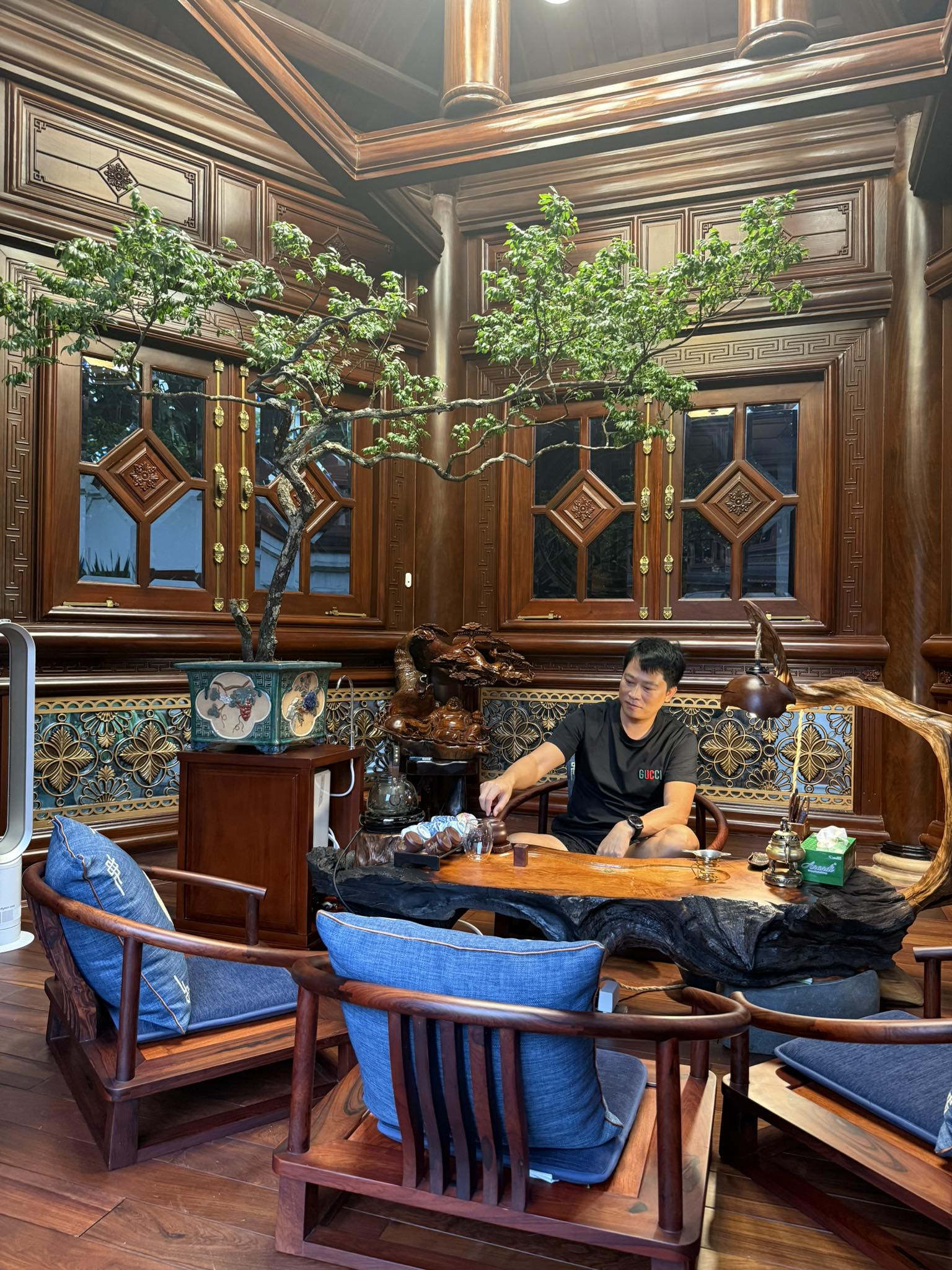 Thú vui lạ của Hoàng Kim Khánh - chồng Mailisa trước khi bị bắt- Ảnh 2.