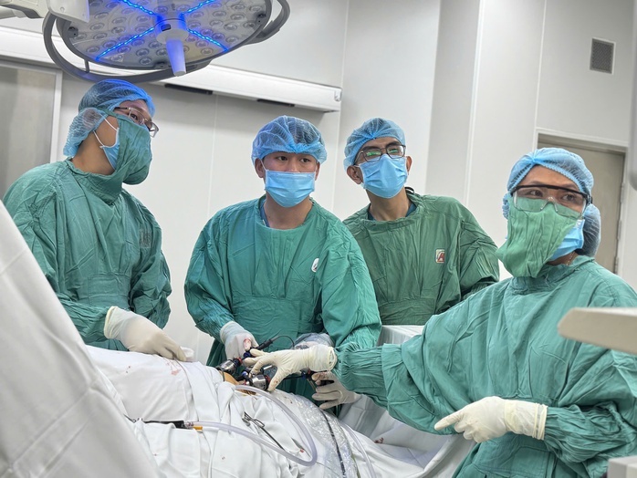 Đau lưng kéo dài, người đàn ông phát hiện 2 loại ung thư- Ảnh 1. Đau lưng kéo dài, người đàn ông phát hiện 2 loại ung thư- Ảnh 1.