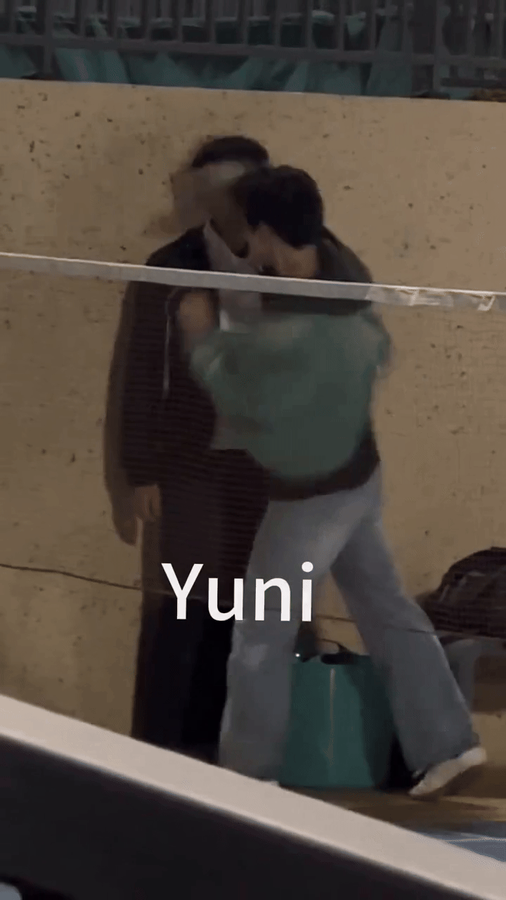 Clip sốc: Nam diễn viên 2k4 ngã khuỵu vì bị đồng nghiệp đấm mạnh vào mặt- Ảnh 1.