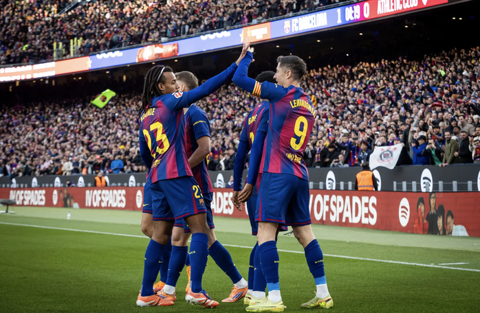 Barcelona thắng tưng bừng ngày trở lại Nou Camp - Ảnh 2.