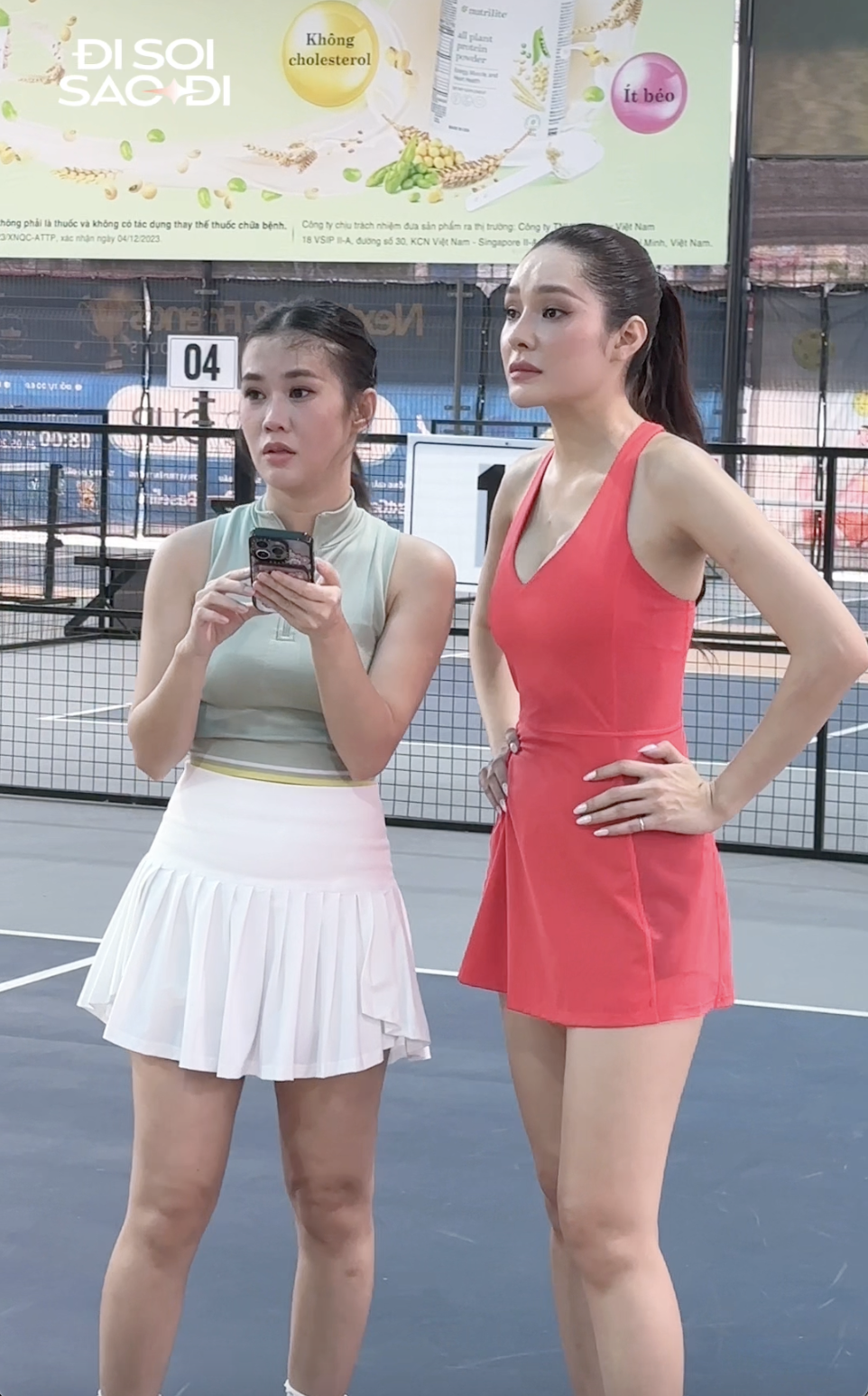 Tóm gọn Cẩm Ly tình tứ với Hà Kino, 1 mỹ nhân hở bạo khoe dáng hừng hực trên sân pickleball- Ảnh 9.