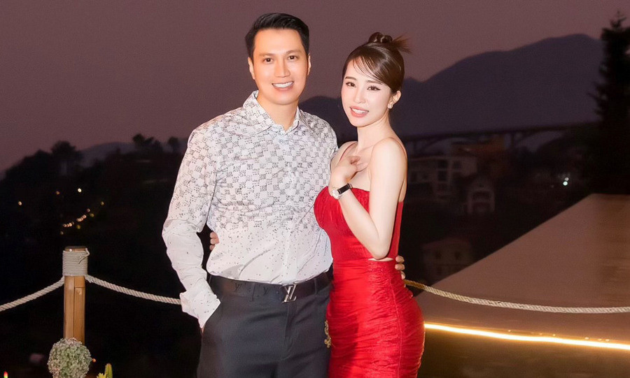 Cặp sao Vbiz ngầm công khai sau 6 năm bị đồn hẹn hò: Nhà trai phong độ tuyệt đối, nhà gái bốc lửa chết đi được- Ảnh 2.