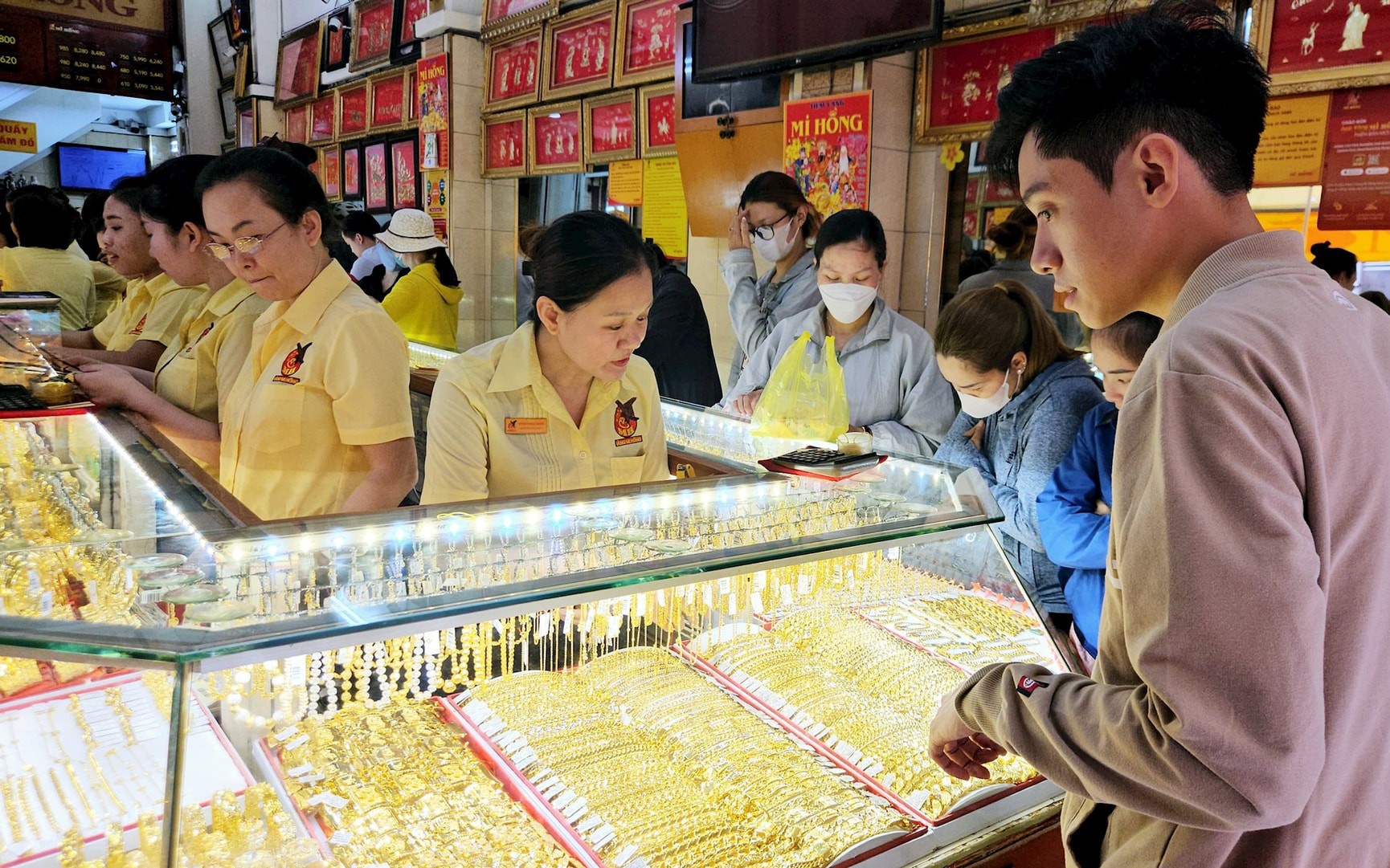 Kiểm tra gần 200 điểm kinh doanh v&agrave;ng