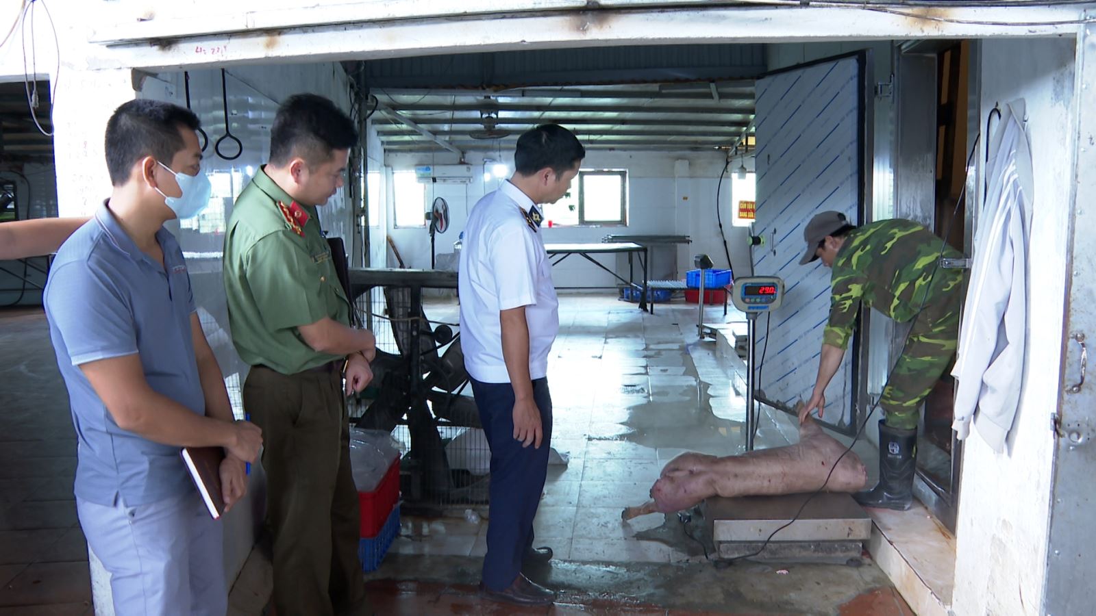 Khởi tố 2 vợ chồng Nguyễn Thị Hồng Huệ- Ảnh 3. Khởi tố 2 vợ chồng Nguyễn Thị Hồng Huệ- Ảnh 3.