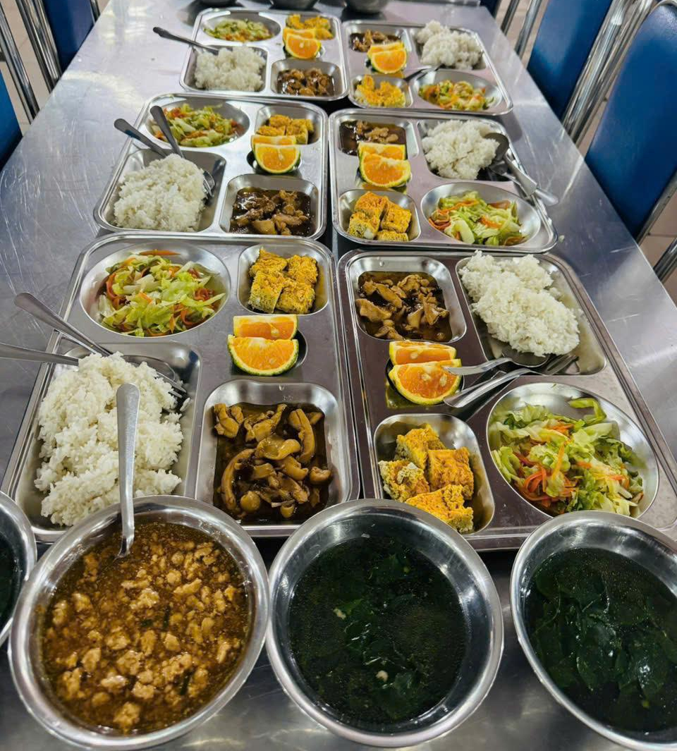 Xuất hiện bữa ăn toàn đông trùng hạ thảo xa xỉ gây sốt ở 1 trường học Hà Nội: Thực hư ra sao?- Ảnh 2.