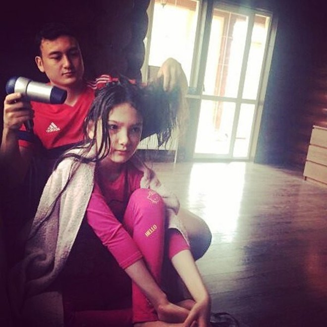 Em g&aacute;i thủ m&ocirc;n L&acirc;m T&acirc;y hồi nhỏ xinh như thi&ecirc;n thần, 18 tuổi th&agrave;nh mỹ nh&acirc;n cao gần 1m80, quyến rũ ngỡ ng&agrave;ng- Ảnh 4.