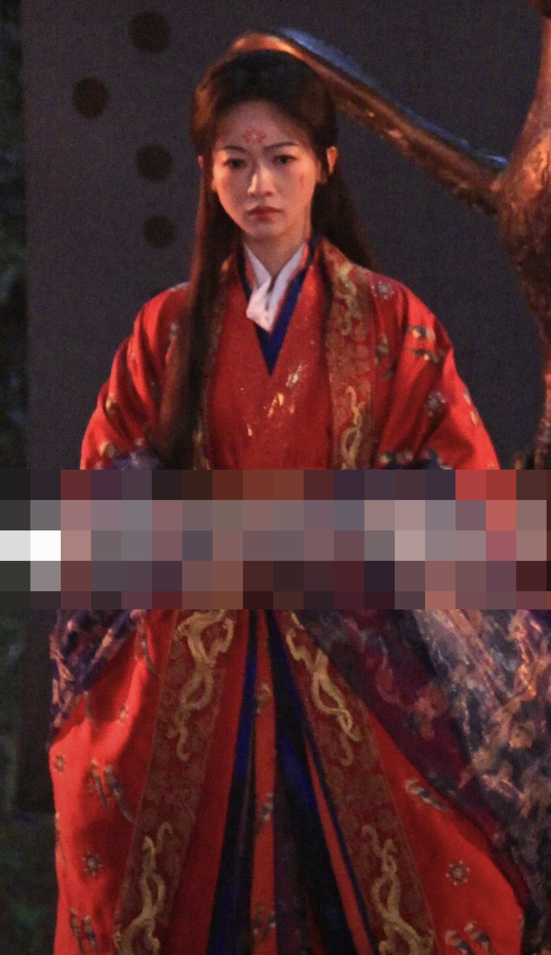 Cả đời chưa thấy mỹ nhân cổ trang nào xấu cỡ này: Mặc váy cưới mà như hóa cương thi, 360 độ toàn góc chết- Ảnh 1.