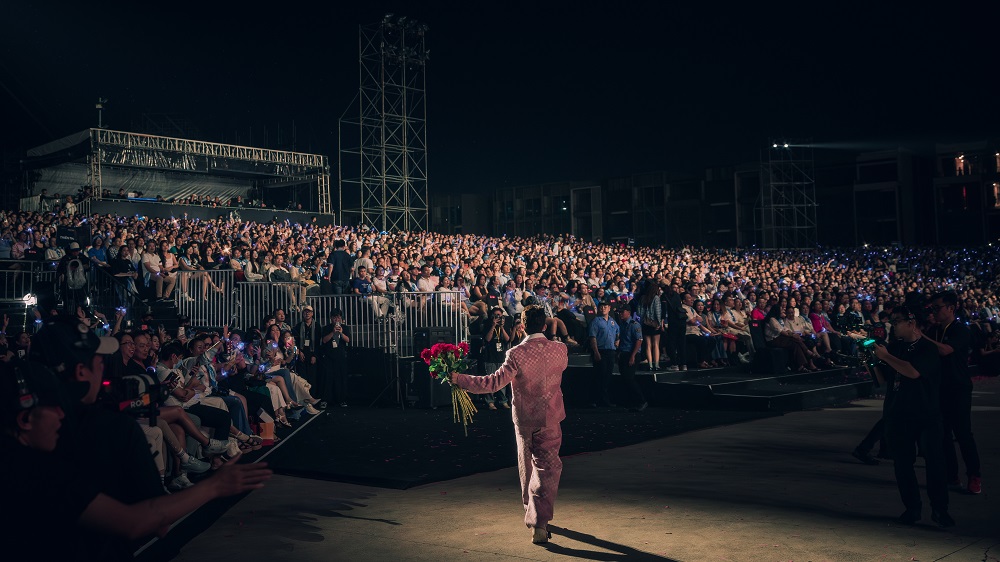 Quốc Thiên bật khóc trong live concert 10.000 khán giả- Ảnh 9.
