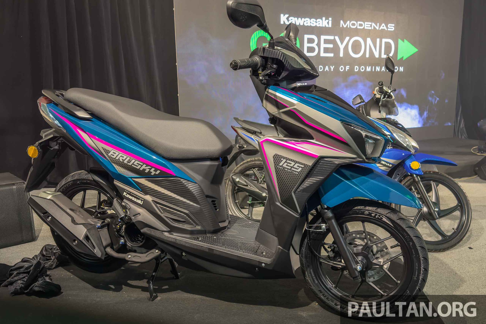 Không phải sportbike, không phải naked, đây là một chiếc xe tay ga giá rẻ dành cho đô thị châu Á của nhà Kawasaki- Ảnh 2.