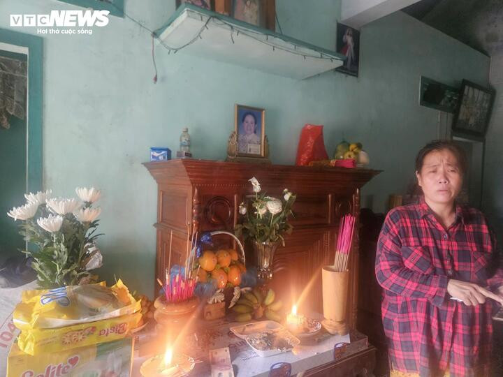 Người vợ bất lực nhìn chồng và hai cháu ruột bị lũ cuốn ngay trước mắt- Ảnh 2.