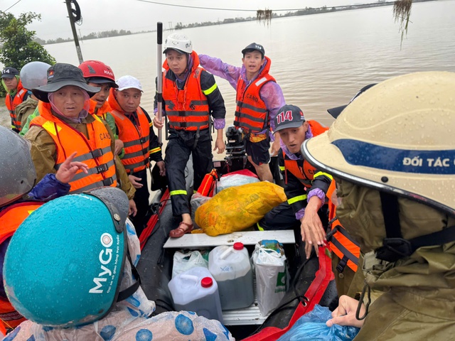 Số người chết và mất tích vì mưa lũ tăng lên 102 người, thiệt hại kinh tế hơn 9.000 tỉ đồng- Ảnh 1.