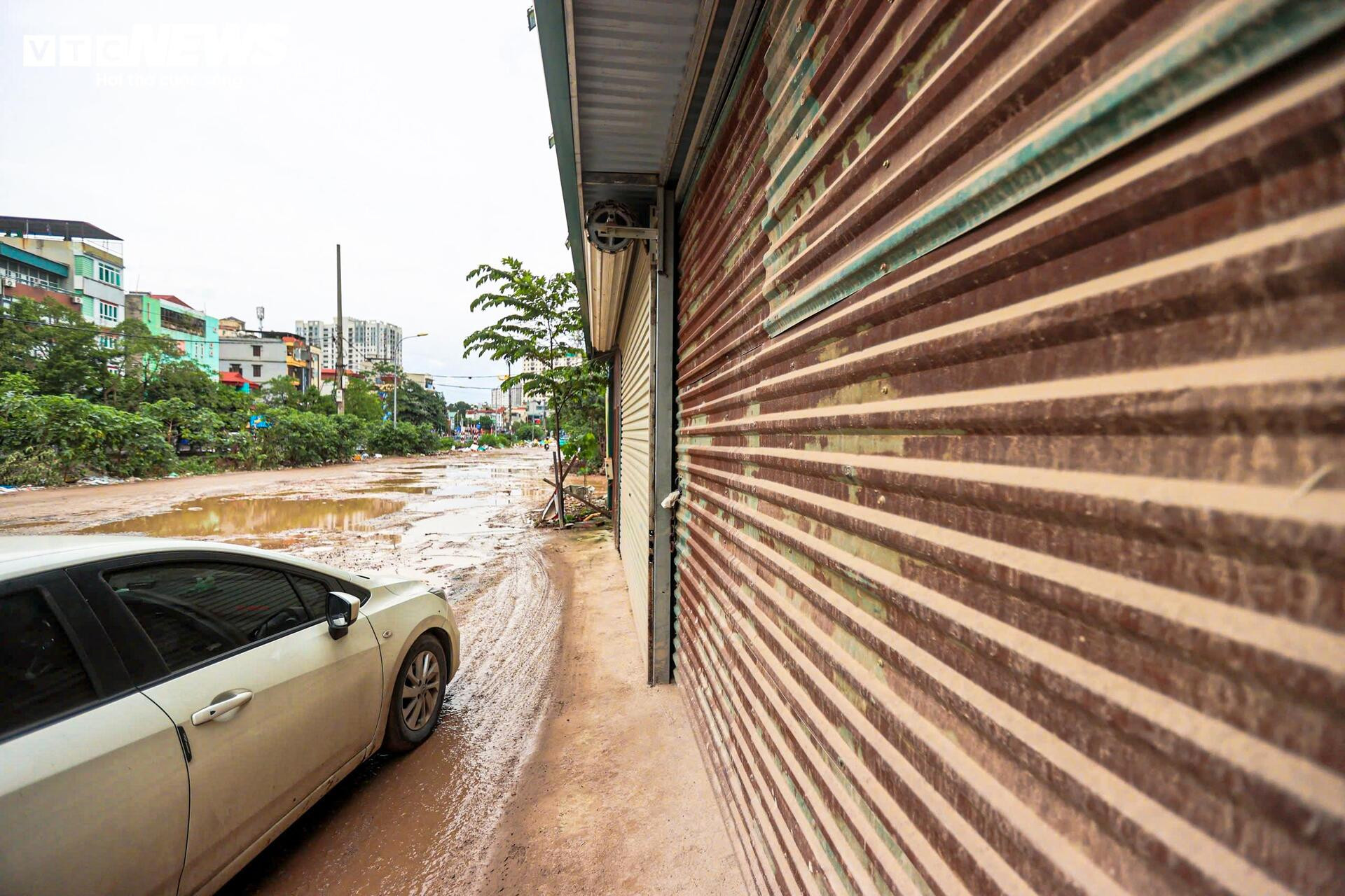 Kỳ dị 600m đường giữa Hà Nội nát tươm như ruộng, chằng chịt ổ voi, ổ gà- Ảnh 8.