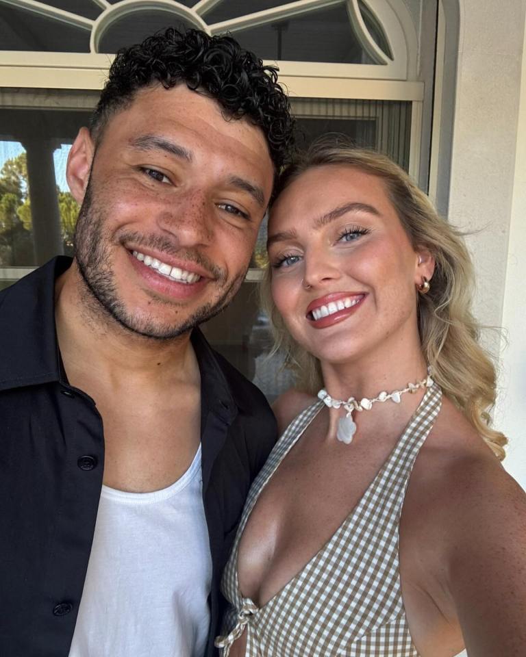 Vợ Messi hay Ronaldo hot hơn?- Ảnh 5. Vợ Messi hay Ronaldo hot hơn?- Ảnh 5.