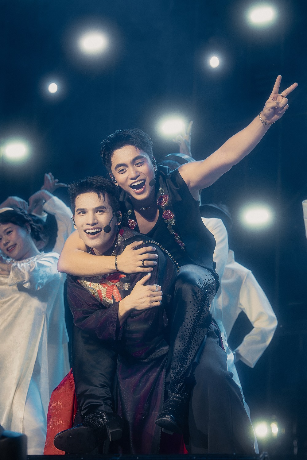 Quốc Thiên bật khóc trong live concert 10.000 khán giả- Ảnh 13.