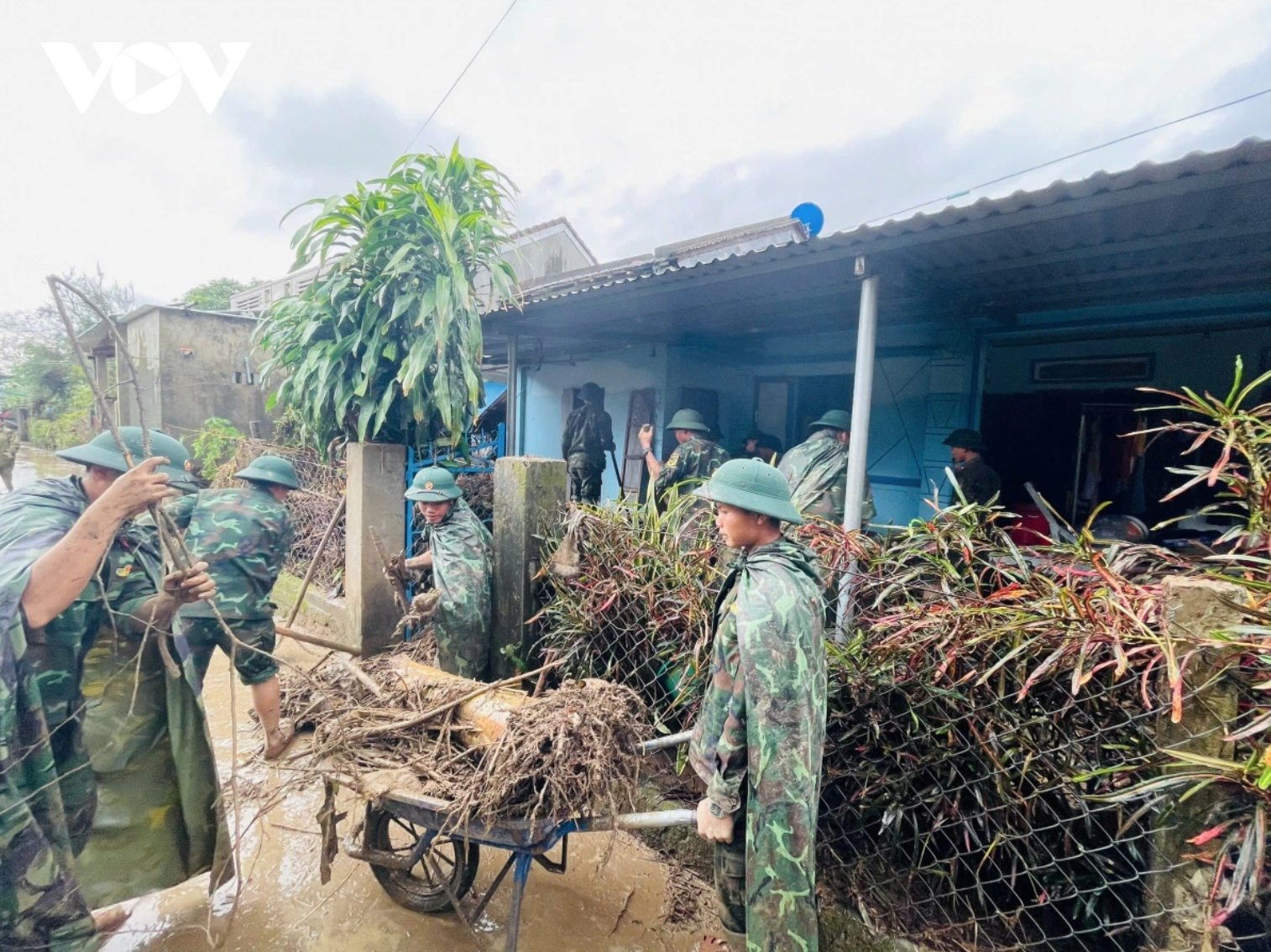 Gửi con cho ông bà để vào TP.HCM mưu sinh, đôi vợ chồng trở về nhận tin đau lòng sau lũ- Ảnh 3.