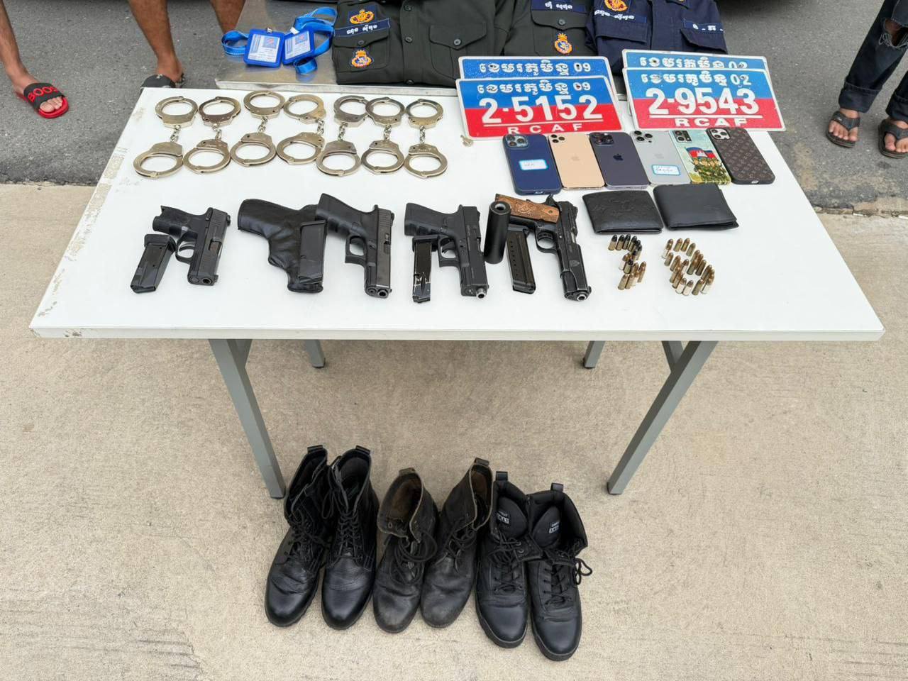 Campuchia bắt nhóm đóng giả quân cảnh để bắt cóc, tống tiền du khách- Ảnh 2. Campuchia bắt nhóm đóng giả quân cảnh để bắt cóc, tống tiền du khách- Ảnh 2.