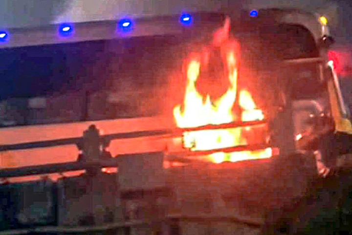 Hà Nội: Ô tô khách mất lái tông vào xe máy trên cầu Thanh Trì, 2 người tử vong- Ảnh 2.