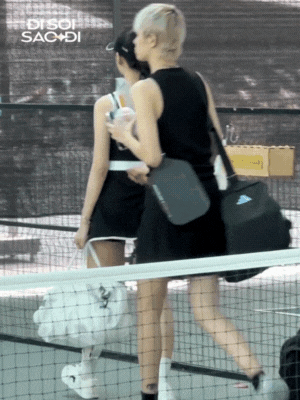 Tóm gọn Cẩm Ly tình tứ với Hà Kino, 1 mỹ nhân hở bạo khoe dáng hừng hực trên sân pickleball- Ảnh 3.