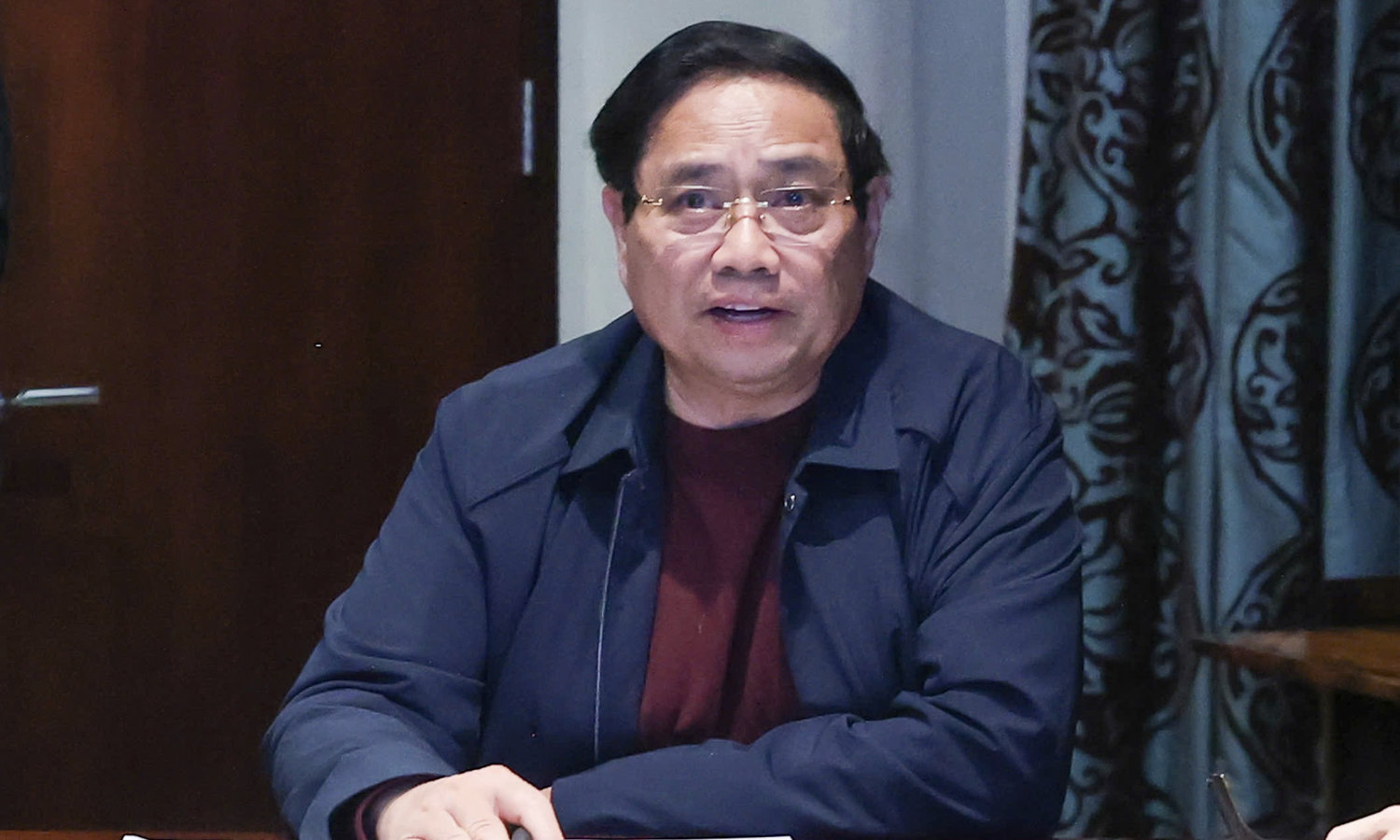 Từ nước ngoài, Thủ tướng lần thứ hai chủ trì họp trực tuyến về khắc phục mưa lũ- Ảnh 1.