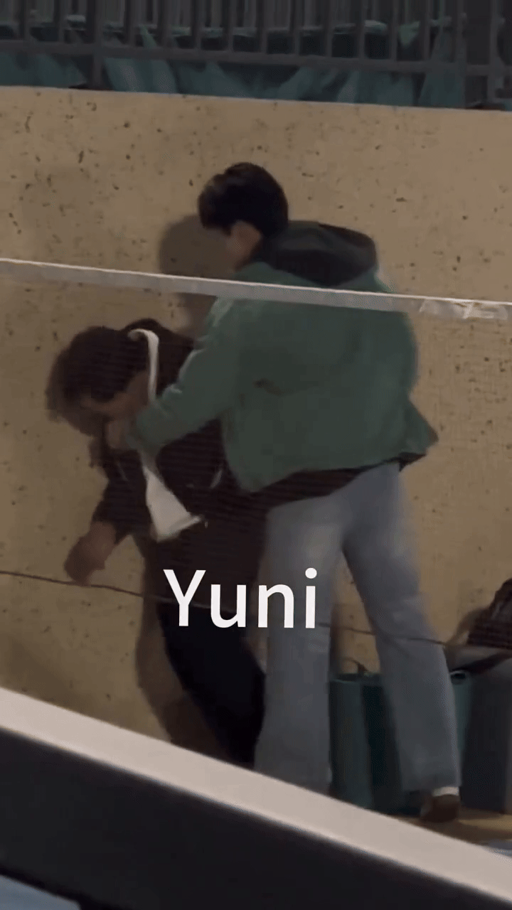 Clip sốc: Nam diễn viên 2k4 ngã khuỵu vì bị đồng nghiệp đấm mạnh vào mặt- Ảnh 2.