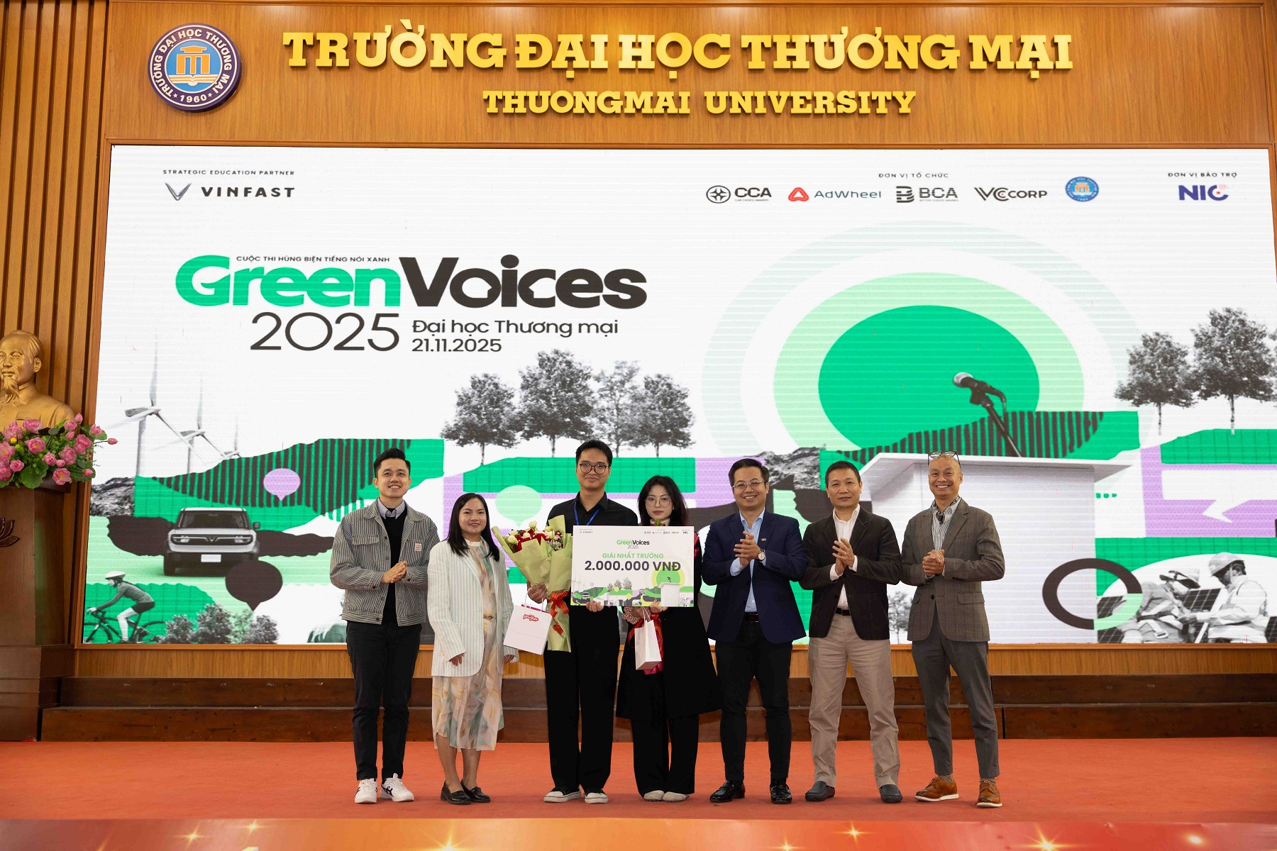 Quán quân hùng biện của Đại học Thương mại: Xe điện và cơ hội vàng để Việt Nam bứt phá trong kỷ nguyên 4.0- Ảnh 1.