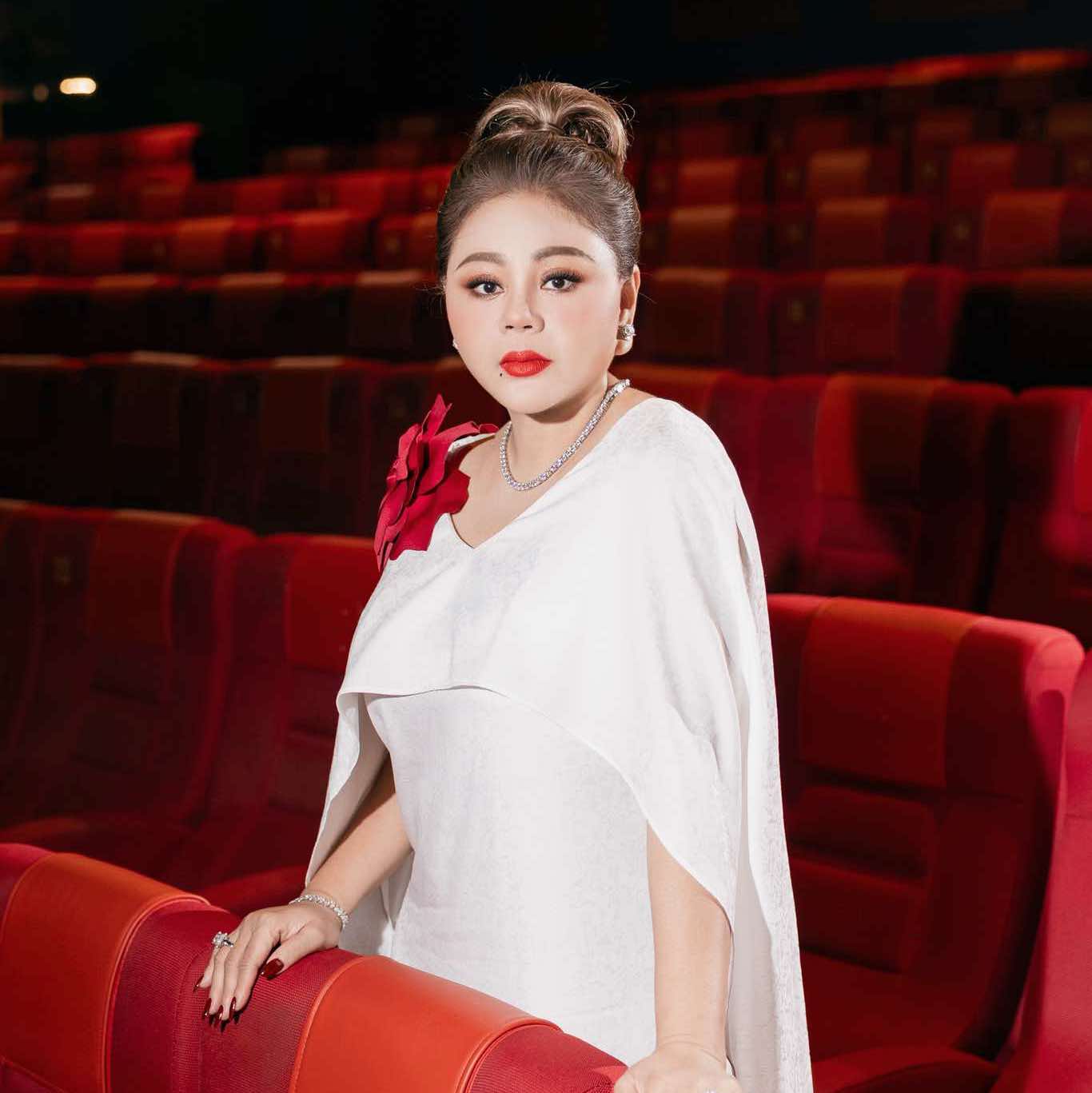 Nữ diễn vi&ecirc;n đ&oacute;ng nhiều phim trăm tỷ nhất Việt Nam: Được mệnh danh l&agrave; "thần t&agrave;i", ai gặp cũng xin v&iacute;a tới tấp- Ảnh 4.