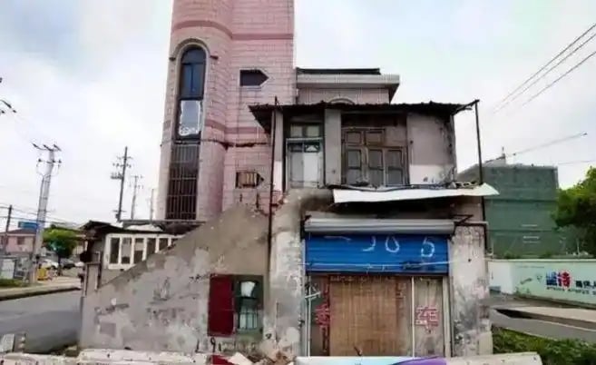 Chủ căn nhà 300 m² không chịu di dời dù được bồi thường hơn 10 tỷ đồng và 4 căn nhà, tuyên bố: “Không nhận được 371 tỷ và 6 căn nhà thì không đi!”- Ảnh 1.