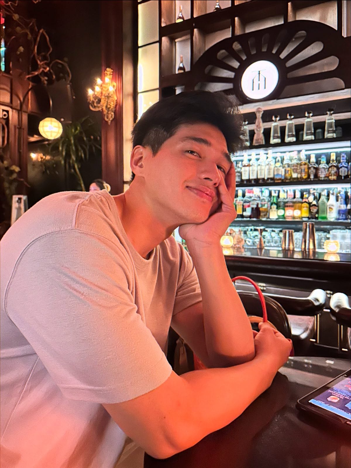 Mỹ nam Việt đóng liên tiếp 3 phim top 1 phòng vé: Visual đẹp phát sáng, cứ xuất hiện là có trăm tỷ- Ảnh 5. Mỹ nam Việt đóng liên tiếp 3 phim top 1 phòng vé: Visual đẹp phát sáng, cứ xuất hiện là có trăm tỷ- Ảnh 5.