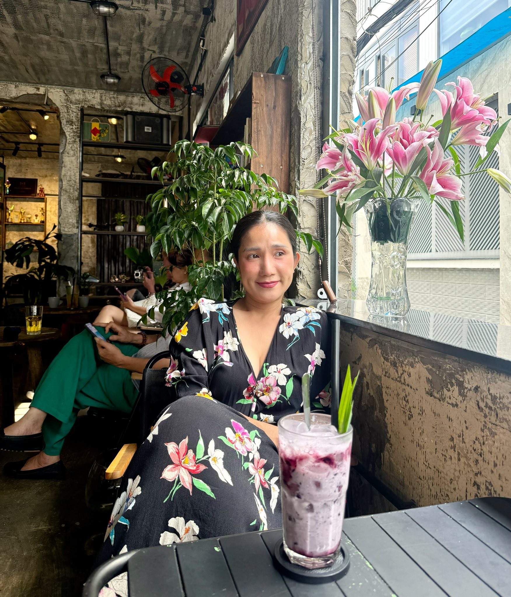 Mẹ đơn thân là NSƯT, có nhà mặt tiền vừa ở, vừa làm quán cafe ở đường 8 TP.HCM, U50 "hừng hực lửa yêu"- Ảnh 3.