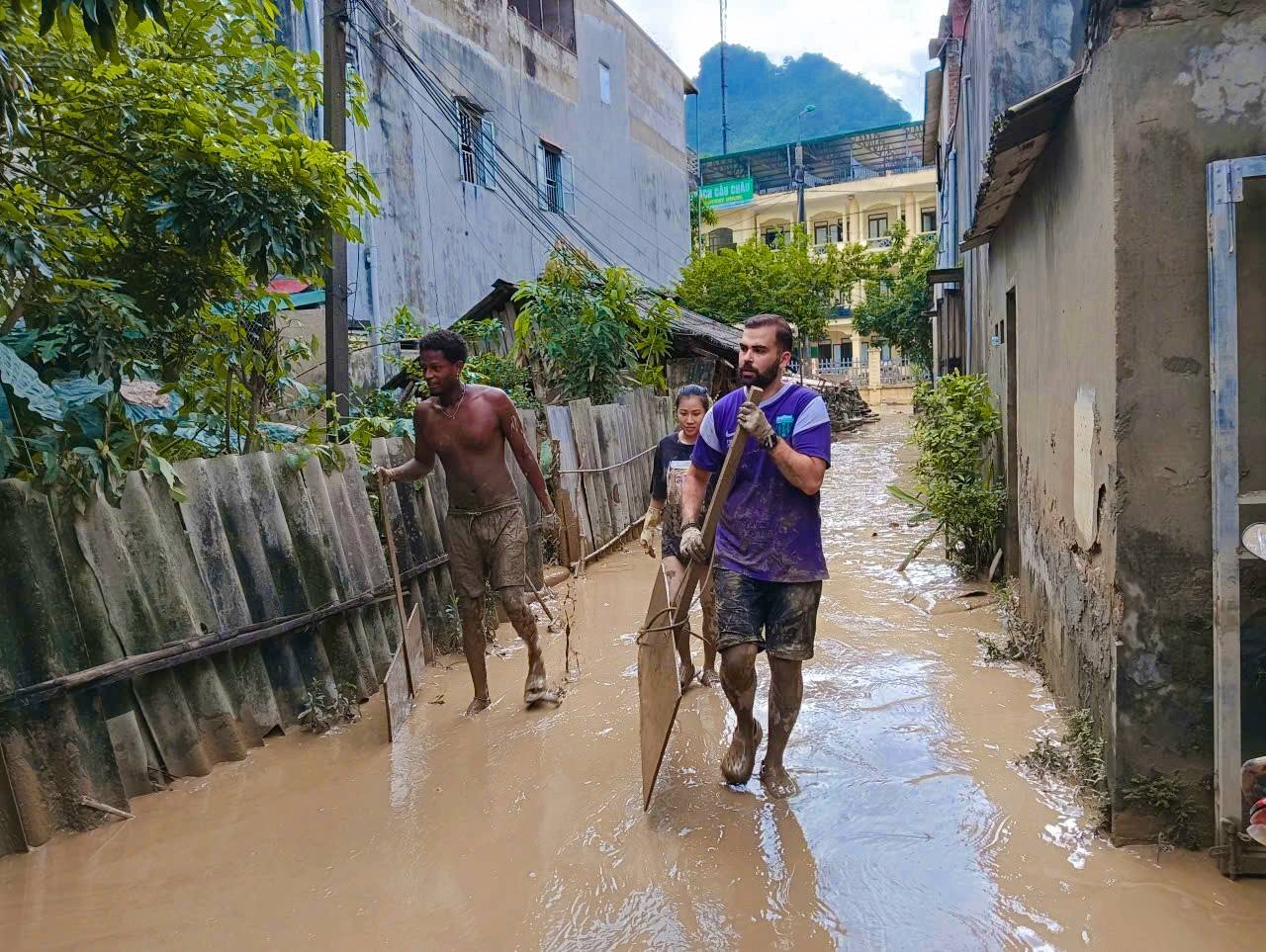 Những lần khách Tây "đi tour" dọn dẹp đặc biệt khi du lịch Việt Nam: Đều có 1 đặc điểm chung- Ảnh 3.