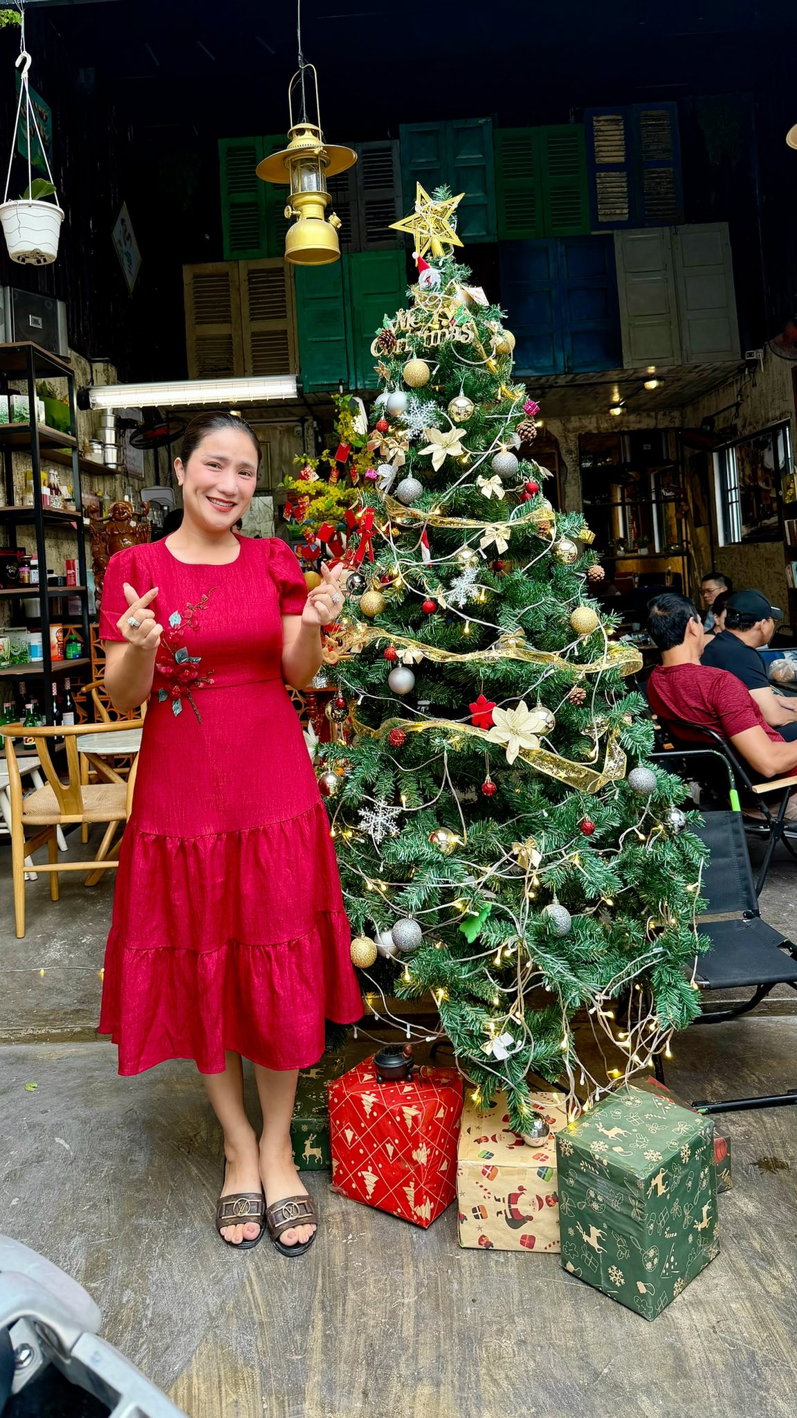 Mẹ đơn thân là NSƯT, có nhà mặt tiền vừa ở, vừa làm quán cafe ở đường 8 TP.HCM, U50 "hừng hực lửa yêu"- Ảnh 2.