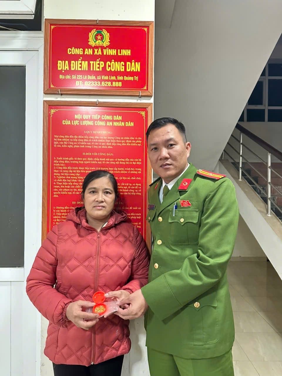 T&igrave;m lại chủ nh&acirc;n cho số v&agrave;ng để qu&ecirc;n trong t&uacute;i &aacute;o ủng hộ b&agrave; con lũ lụt- Ảnh 3.