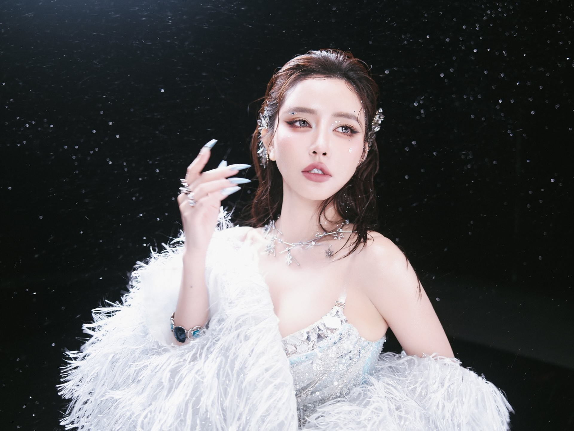 B&iacute;ch Phương g&acirc;y "bỏng mắt" với style quyến rũ h&uacute;t mắt- Ảnh 4.