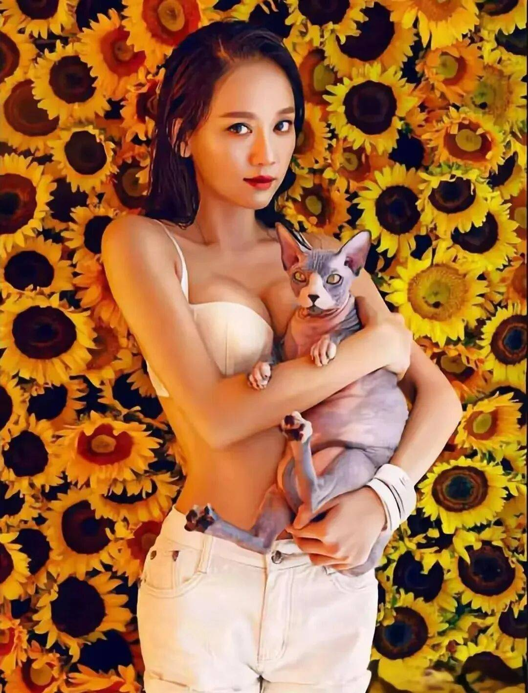 Mỹ nhân U50 lộ ảnh sexy không ngờ- Ảnh 7.