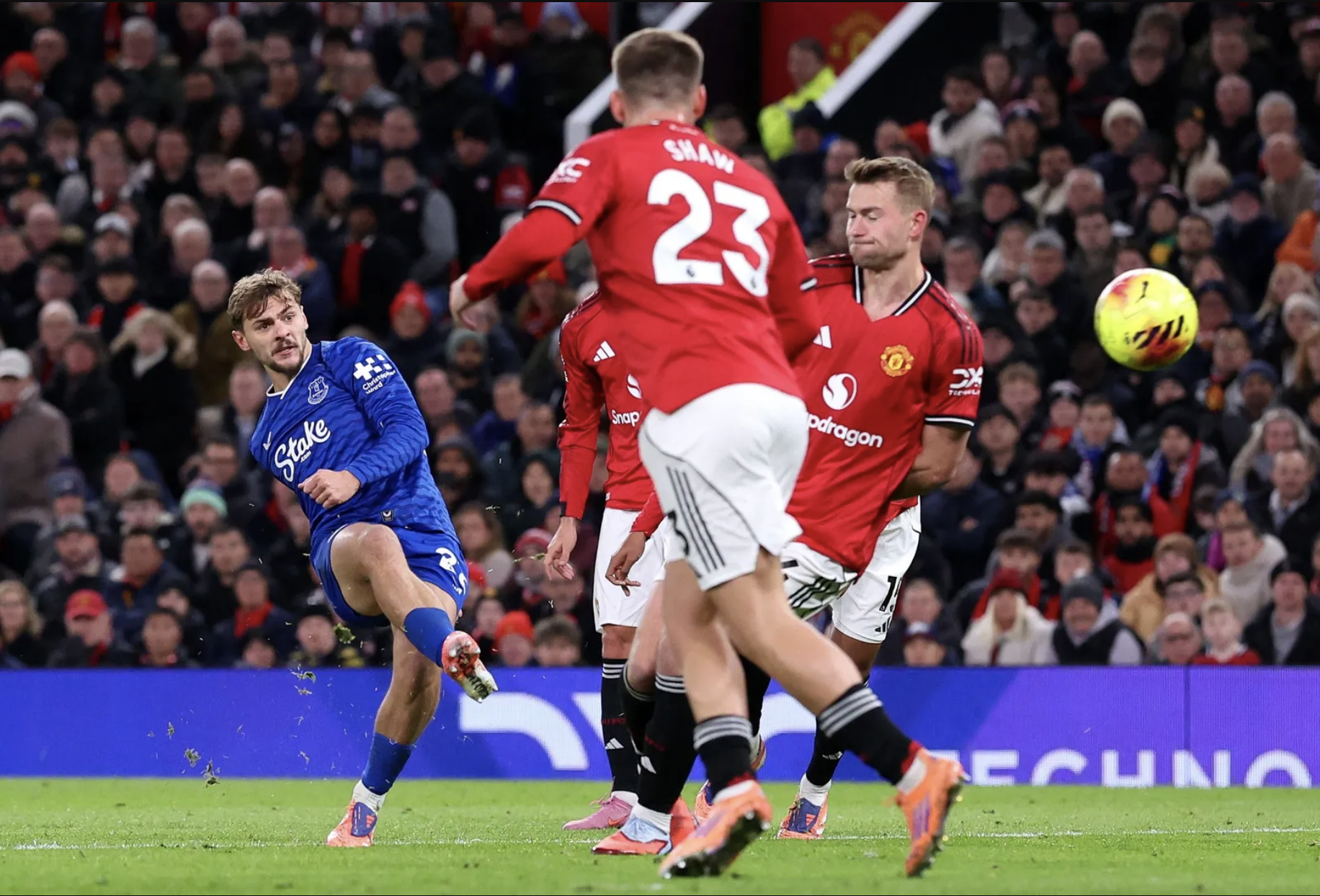 Cầu thủ Everton tát nhau, Man United vẫn thua sốc trên sân nhà- Ảnh 3.