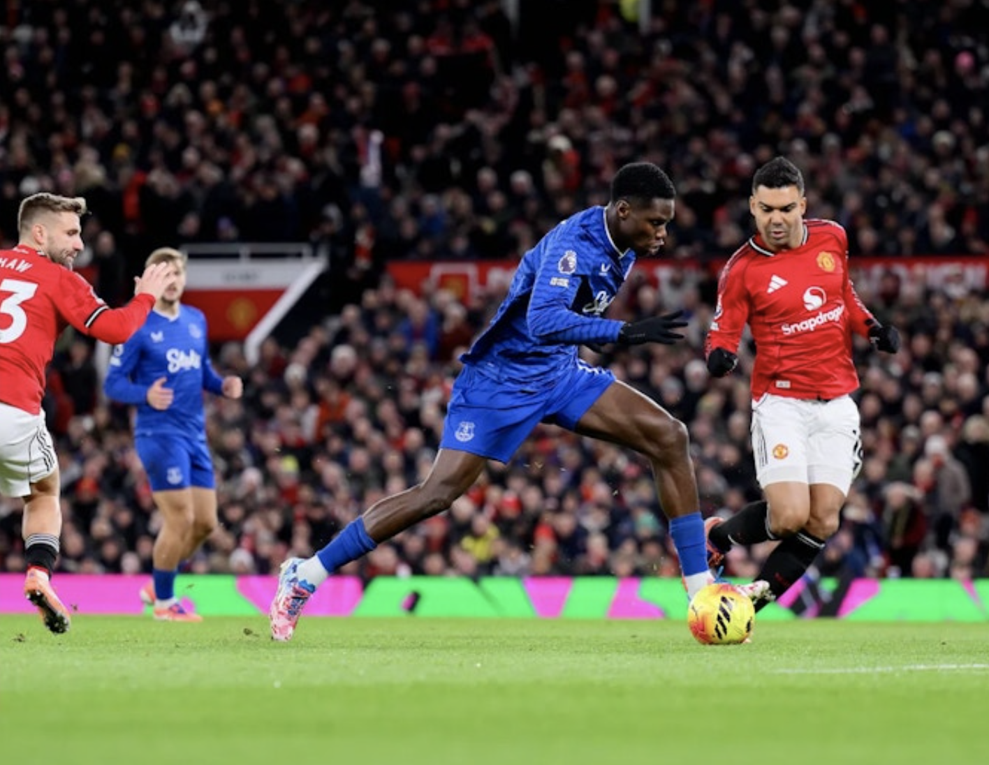 Cầu thủ Everton tát nhau, Man United vẫn thua sốc trên sân nhà- Ảnh 4.