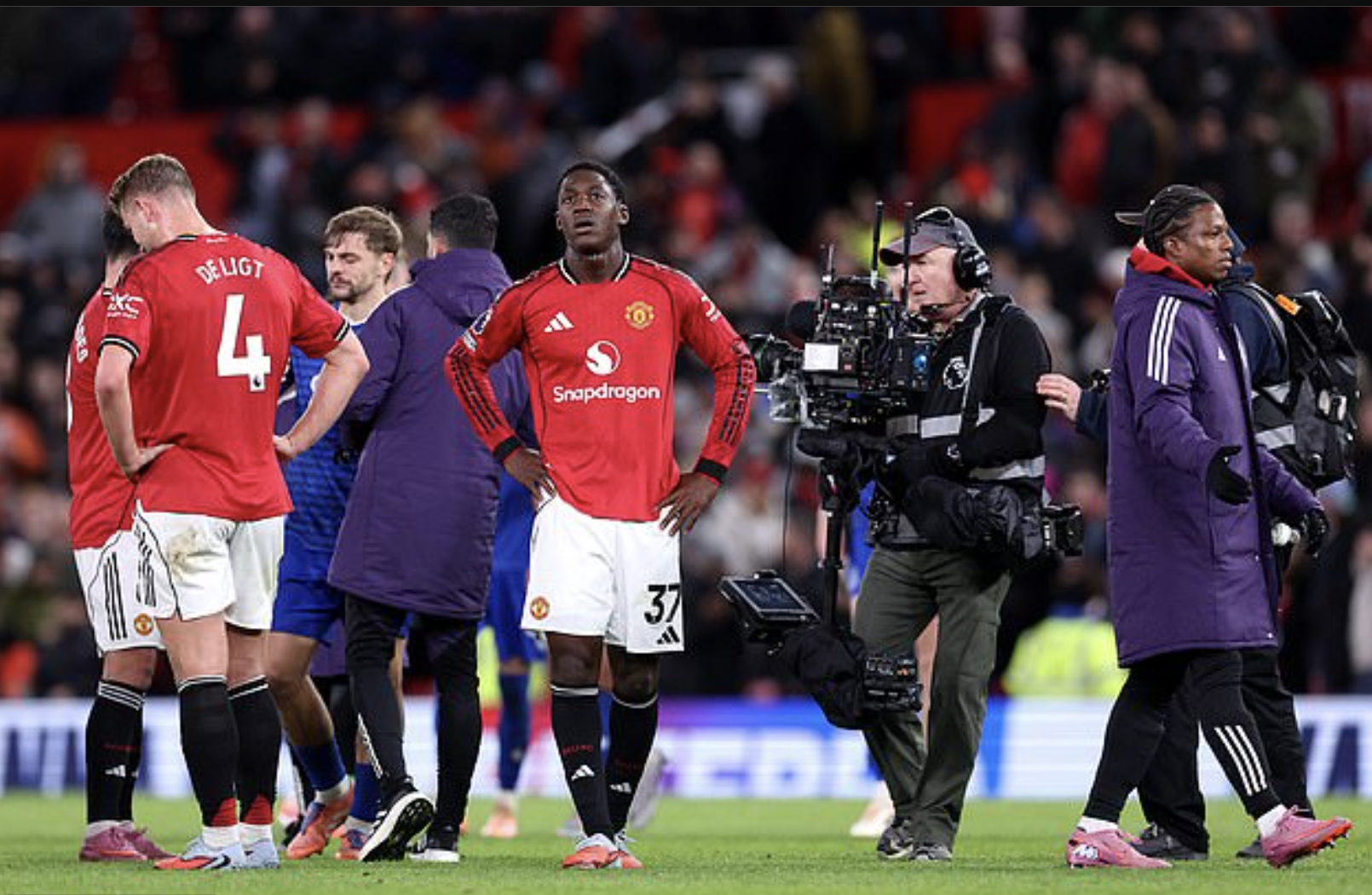 Cầu thủ Everton tát nhau, Man United vẫn thua sốc trên sân nhà- Ảnh 6.