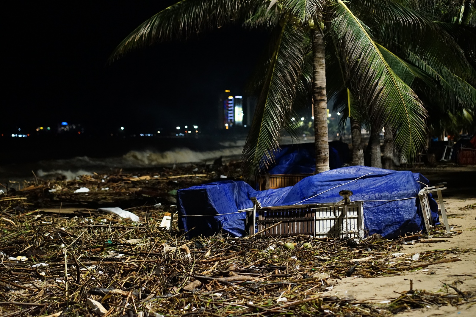 Cảnh tượng không thể tin nổi dọc bãi biển đẹp nhất Nha Trang- Ảnh 4. Cảnh tượng không thể tin nổi dọc bãi biển đẹp nhất Nha Trang- Ảnh 4.