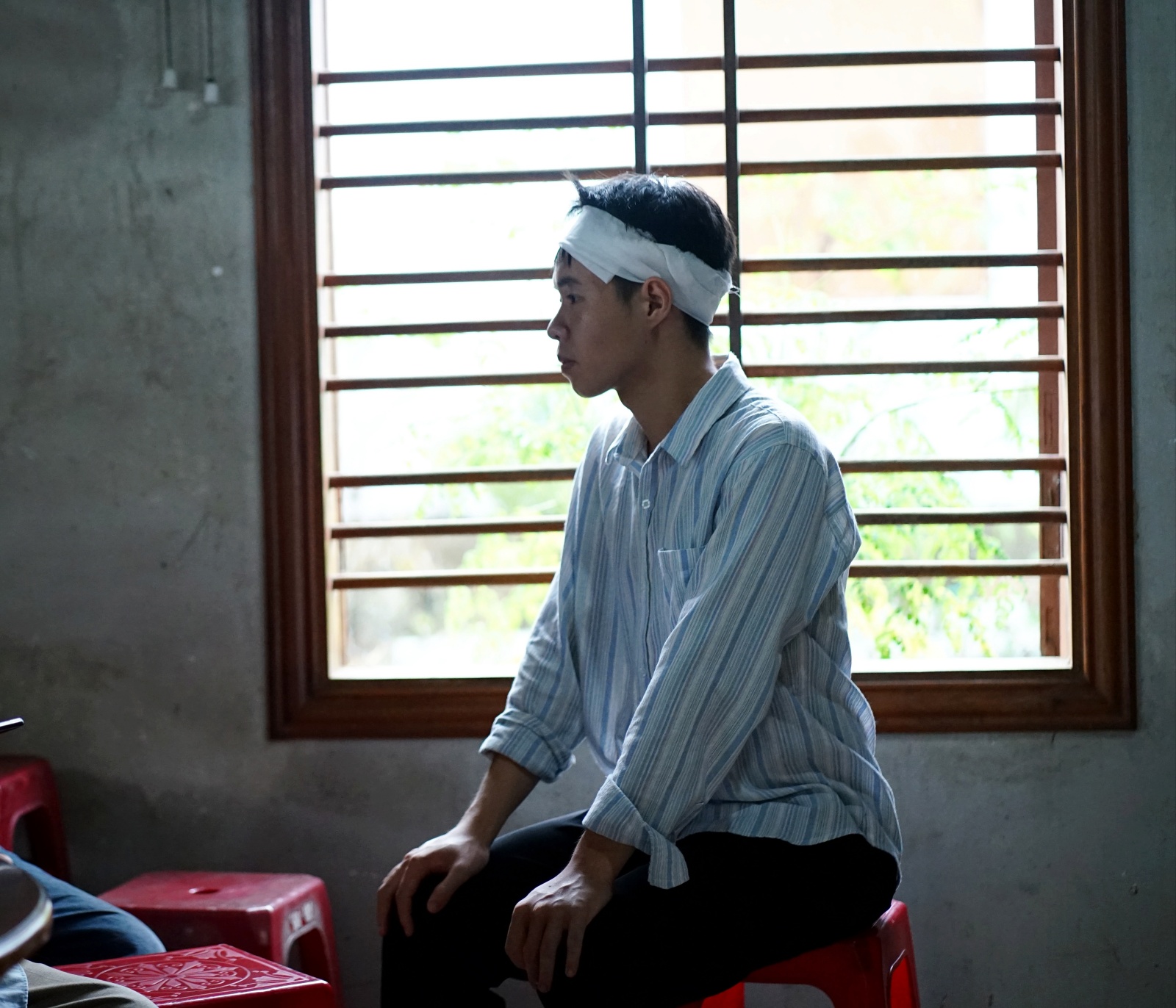 Tang thuơng cảnh 3 anh em mồ côi vì tin đồn vỡ đập: "Em đã khóc cạn nước mắt trên đường chạy xe về"- Ảnh 10.