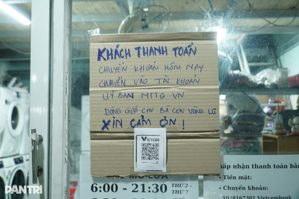 Không ngờ có ngày số tài khoản MTTQ lại được dán ở đây!- Ảnh 3. Không ngờ có ngày số tài khoản MTTQ lại được dán ở đây!- Ảnh 3.