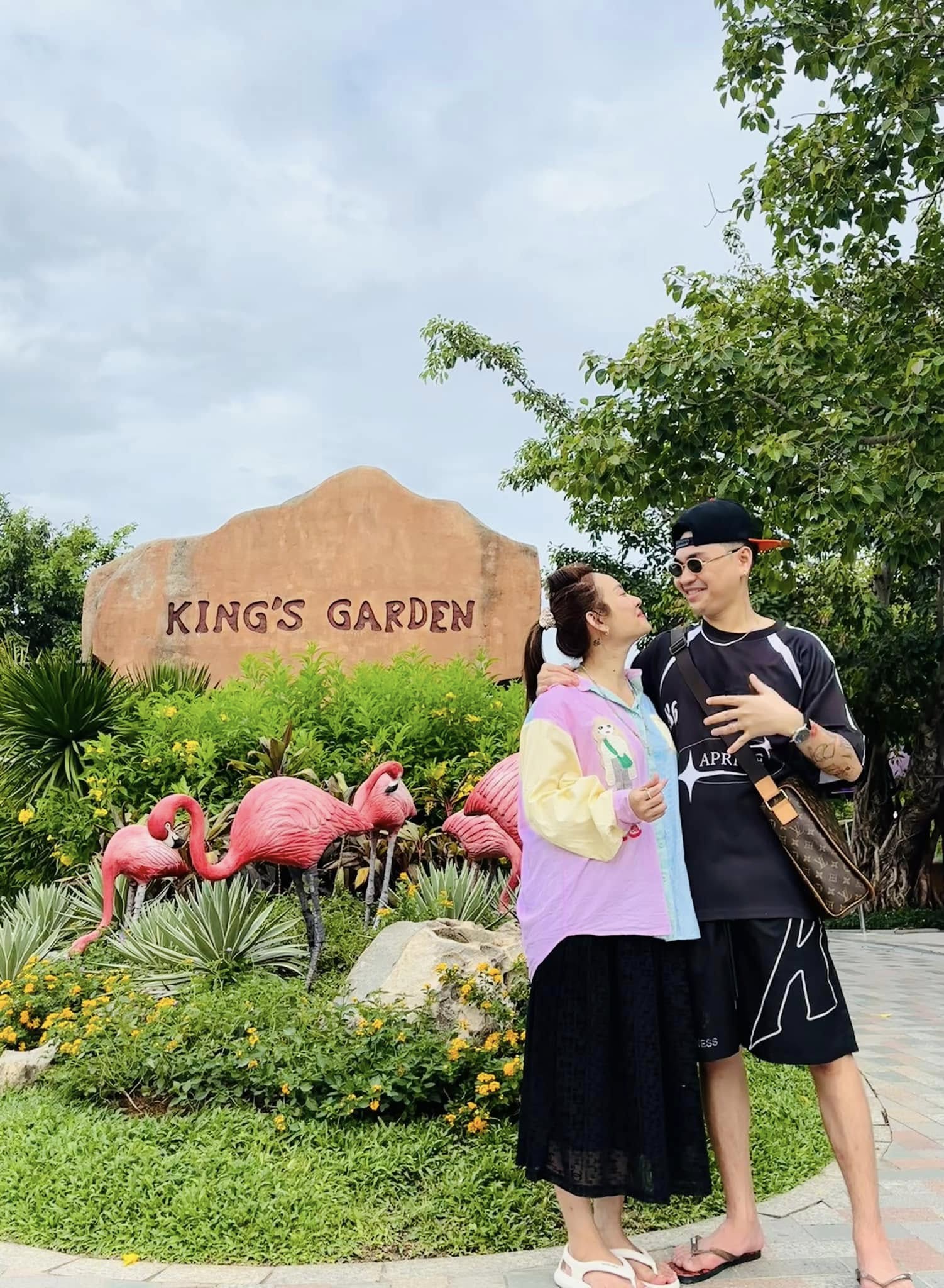 Nhan sắc vợ hơn 8 tuổi, có 2 con riêng của nam ca sĩ Việt có tiếng- Ảnh 5.