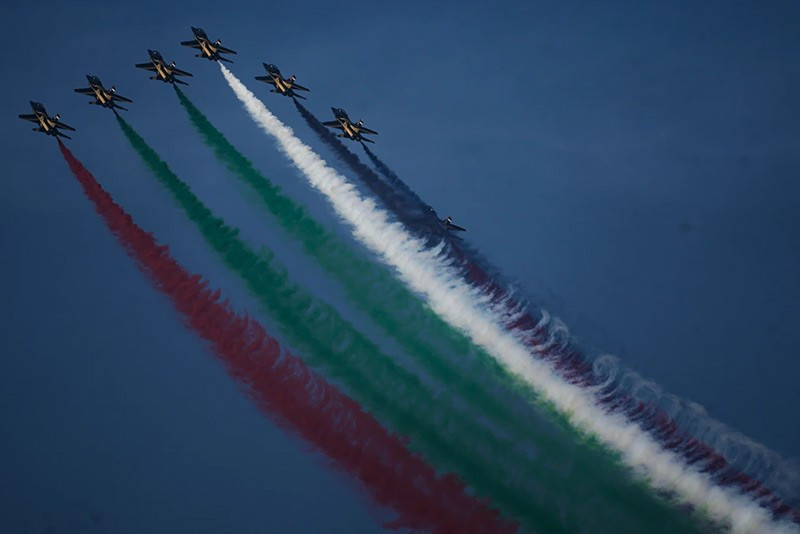 Dubai Air Show hút mắt với dàn máy bay khủng- Ảnh 1.