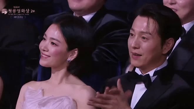 Song Hye Kyo lướt qua ống kính cũng gây thương nhớ vì dáng săn mảnh, da mọng collagen: Bí quyết gói gọn trong 3 thực phẩm, 1 loại nước rẻ bèo của người Việt- Ảnh 3.