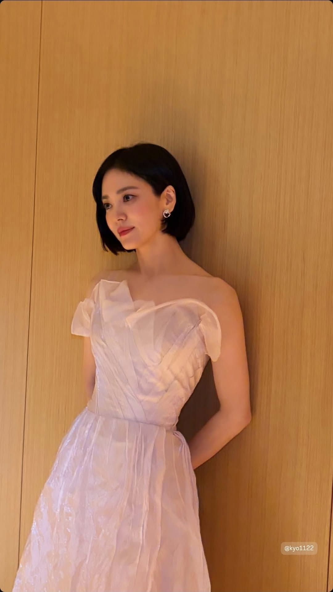 Song Hye Kyo lướt qua ống kính cũng gây thương nhớ vì dáng săn mảnh, da mọng collagen: Bí quyết gói gọn trong 3 thực phẩm, 1 loại nước rẻ bèo của người Việt- Ảnh 4.