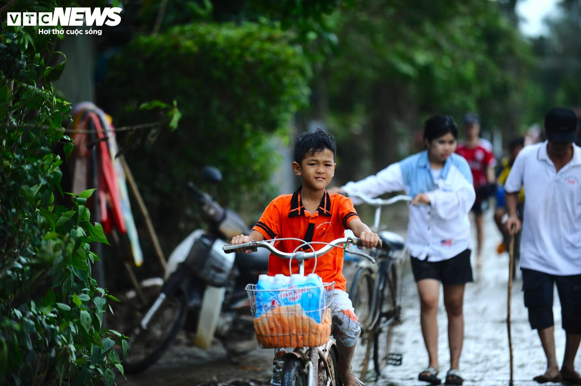 Những hình ảnh nhói lòng nơi rốn lũ Hòa Thịnh- Ảnh 19.