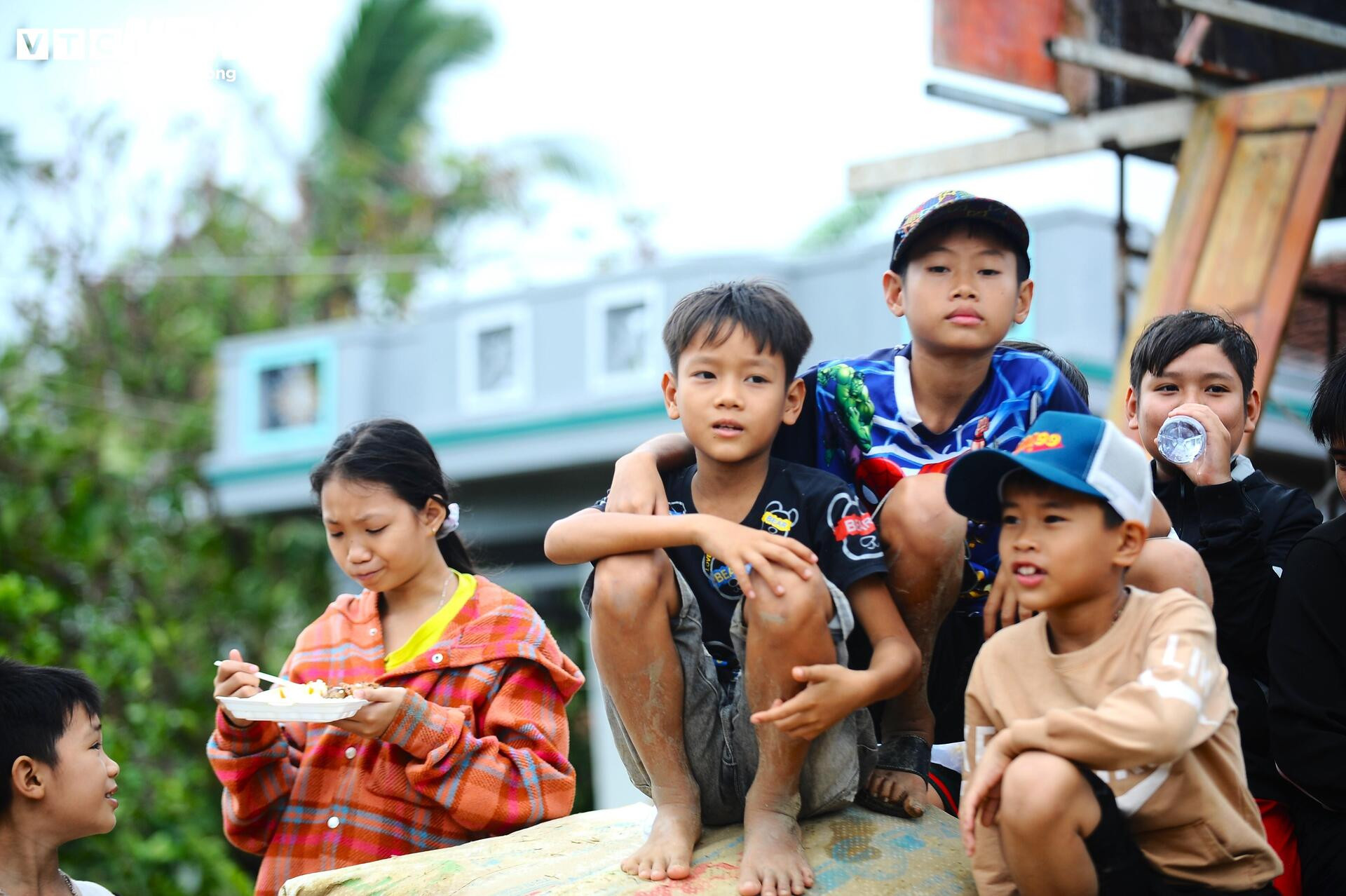 Những hình ảnh nhói lòng nơi rốn lũ Hòa Thịnh- Ảnh 24.