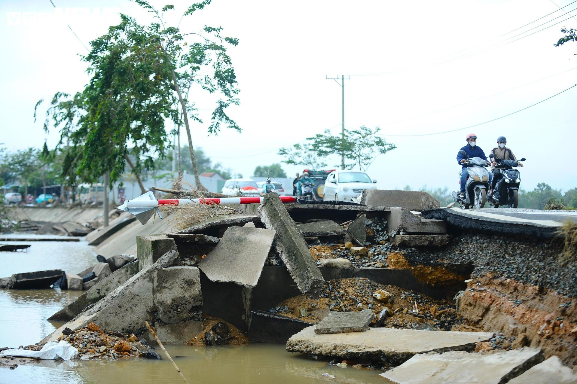 Những hình ảnh nhói lòng nơi rốn lũ Hòa Thịnh- Ảnh 26.