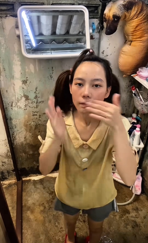 Cuộc sống kì lạ trong toilet 5m2 hút hàng triệu người- Ảnh 5.