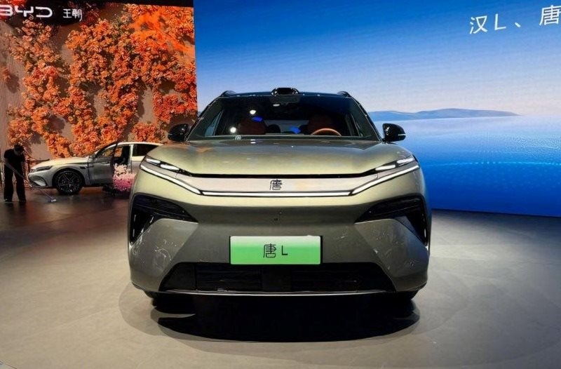 Mẫu SUV gây tranh cãi nhất của BYD ở Việt Nam vừa được nâng cấp: Sạc pin chỉ mất đúng 5 phút, giá tương đương 800 triệu- Ảnh 2.