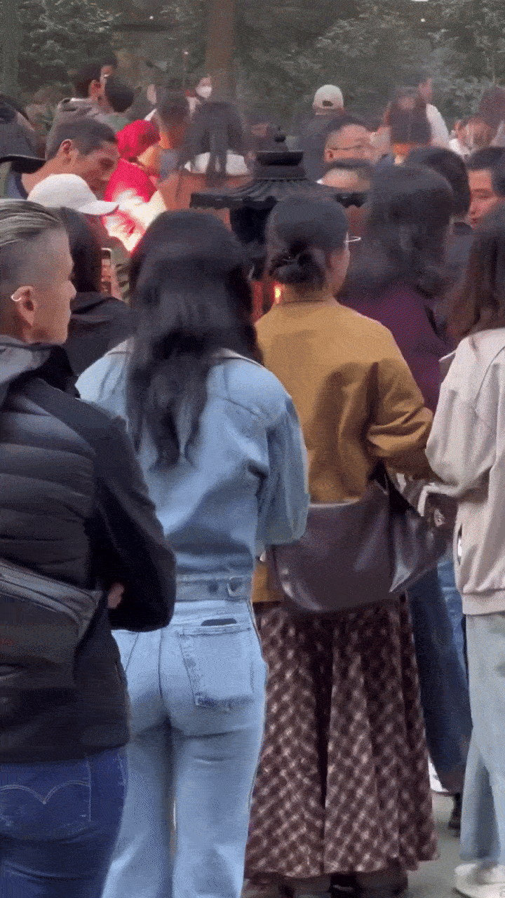 Katy Perry đi chùa, thành tâm vái lạy đủ 4 hướng- Ảnh 1.